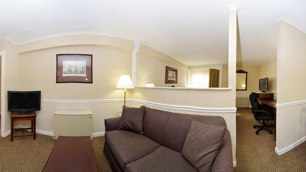 Comfort Inn & Suites Plattsburgh - Morrisonville Экстерьер фото